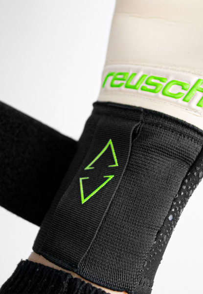 Reusch Pure Contact Gold 5260101 7781 black green 
