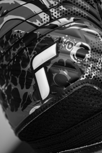 Reusch Attrakt Solid 5370515 7700 black 3.jpg