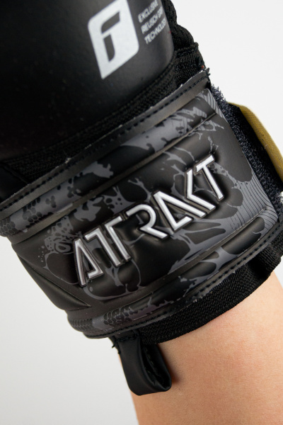Reusch Attrakt Infinity 5370725 7700 black 4.jpg