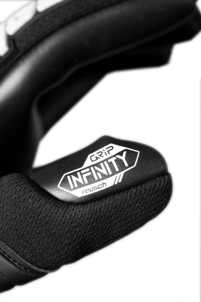 Reusch Attrakt Freegel Infinity 5570735 7700 black