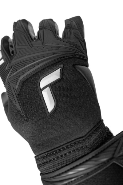 Reusch Attrakt Freegel Infinity 5670735 7700 black
