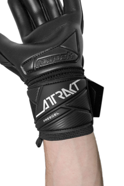Reusch Attrakt Freegel Infinity 5670735 7700 black