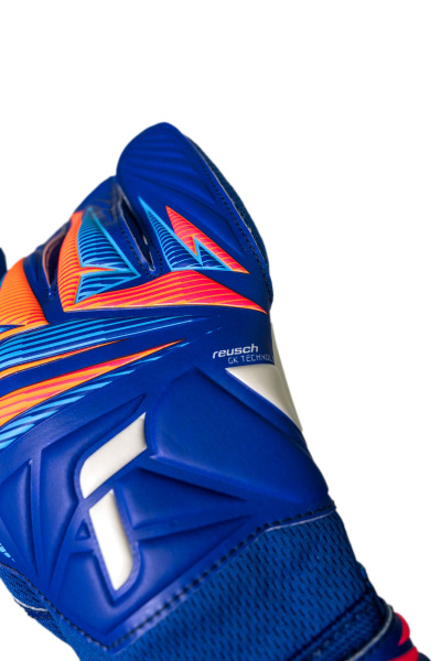 Reusch Attrakt Grip 5670815 4126 blue 5.jpg