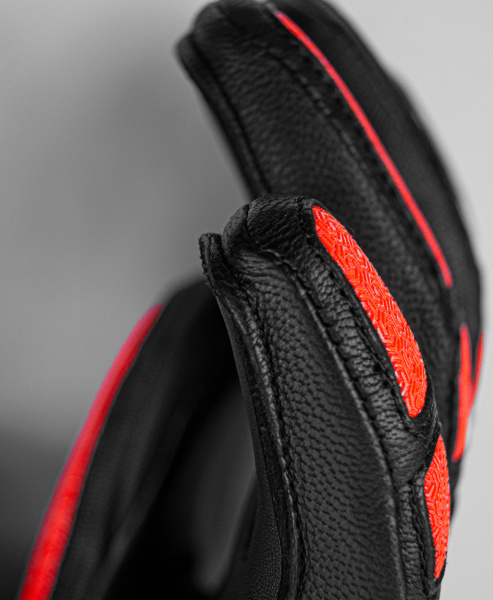 Reusch Worldcup Warrior DH 6211119 7809 black red 
