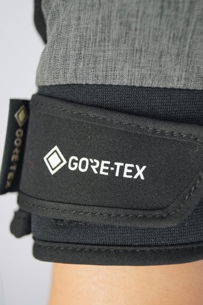 Reusch Travis GORE-TEX Junior 6261302 7686 black y