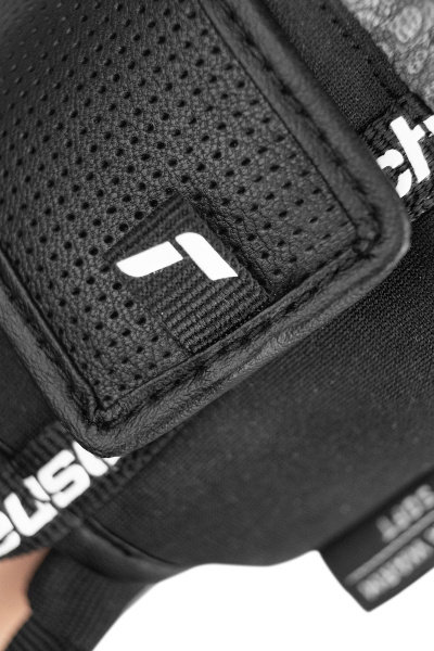 Reusch Marco Schwarz 6401119 7701 black 3.jpg
