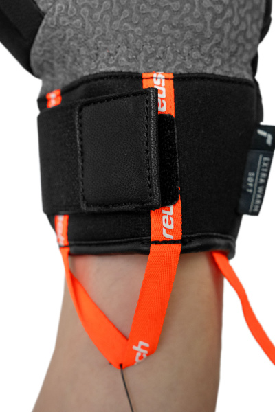 Reusch Alpine Master 6501141 7700 black 5.jpg